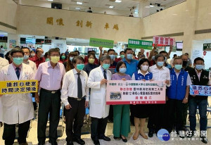 為爭取到院前判斷疑似急性心肌梗塞患者，提高救治機會，北港媽祖醫院與林碧鈴女士捐贈消防局無線12導程心電圖儀，由縣長張麗善代表接受並回贈感謝狀。