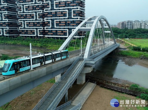 淡海輕軌第一期藍海線將於今年底通車，通車後將採兩種營運模式，分別是從紅樹林站到崁頂站的綠山線，以及紅樹林站到淡水漁人碼頭站的藍海線第一期