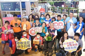 雲林縣庇護工場搭配中央振興三倍券，配合縣府宣傳「振興國旅，券留雲林」活動，要拚經濟、衝人氣、增買氣，鼓勵民眾安心旅遊。