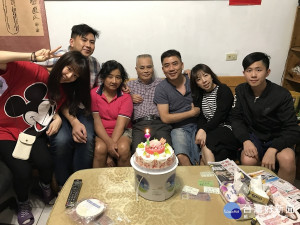 榮獲板橋區市級模範父親代表之一的李興基爸爸今年82歲，除善盡孝道，也以身教在子女面前立下楷模