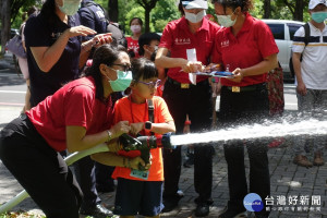消防教育從小扎根　中市25場消防暑期營開跑　