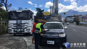 集集分局員警執行取締砂石車專案