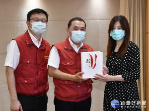 新北市今年有三民高中國中部柯權祐同學、尖山國中邱翊紘同學，以及臺北大學羅宜廷等3位同學榮獲內政部全國孝行獎，新北市長侯友宜22日市政會議公開表揚勉勵