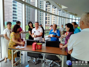 顧問曾圓鎂擔任義民祭典禮儀研習課程講師，課程內容包含接神禮儀釋義、登座禮儀釋義、三獻禮儀釋義、七星咒語釋義、七星步法釋義及演練等