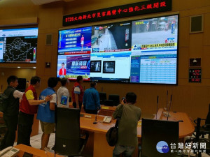 新北災害應變中心立即開設，市長侯友宜立即坐鎮指揮，掌控了解各地災情