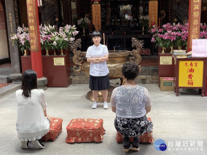 民政局宗教禮俗科以行動服務方式，分別於各區開設研習課程，傾聽宗教團體的需求，以行動治理面對面解決宗教團體的困難