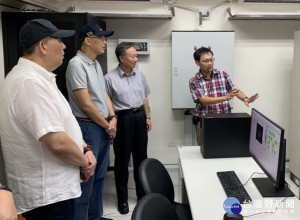 謝政達副市長27日應氣象局長鄭明典邀請，率領消防局黃德清局長及水利局人員，參訪位於樹林區的防災降雨雷達站，瞭解甫啟用之雷達站最新運作情形