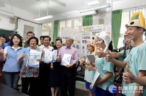行政院長蘇貞昌視察彰化縣陽明國中。
