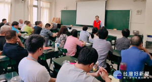 中式點心創業達人培訓班歷經一個月的專業訓練於28日完成結訓，新北市榮服處長林火土親臨主持