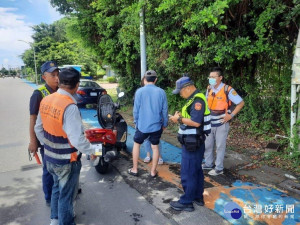 屏東監、警聯合稽查　守護琉球行車安全（圖／東港分局提供）