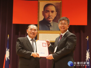 新北市109學年度市立高中職暨國民中小學及幼兒園新卸任校(園)長等31日舉行交接典禮，教育局新聞聯絡人顏顯權初任金山國小校長 （圖／記者黃村杉攝）