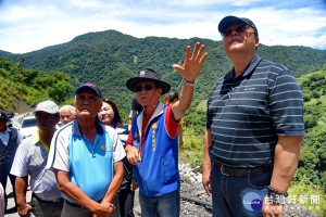 林明溱視察89號重要道路工程。