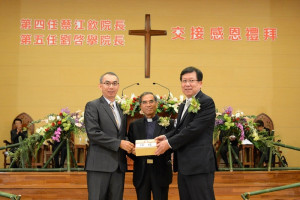 新樓醫院蔡江欽院長卸任印信交接第五任院長劉啓擧。