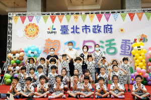 北市府親子日　柯文哲化身孩子王