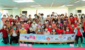 正聲雲林台舉辦「2020帶著廣播去旅行」系列活動，以「口白歌謠」搭配黑膠唱片播送，及主持人趣味答喙鼓與互動，讓長輩笑開懷。