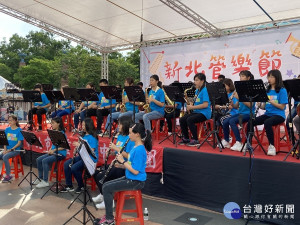 「新北管樂節」昨(9)日晚間於市民廣場熱鬧登場，活動由重慶國中以輕快活潑「Waltime Line」樂曲揭開序幕