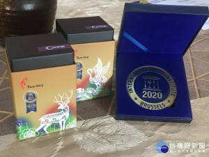 茉香翠玉榮獲比利時飲品二星獎章。（記者扶小萍攝）