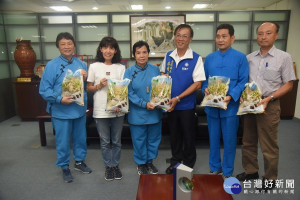 新北善琴慈惠堂捐白米助弱勢。（縣府提供）