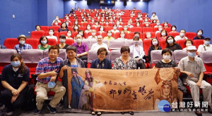 記錄臺灣首位梅派傳人京劇表演藝術家徐露的紀錄片《徐露的人生~那日如在眼前》，昨11日在府中15新北市紀錄片放映院舉辦首映會
