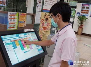 為改善考場秩序提升考照品質，避免報考機車駕照民眾排隊擁擠苦等，臺北區監理所表示，考照報名全面採網路預約制
