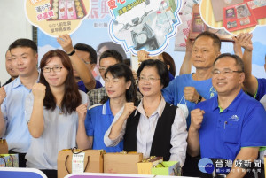 庇護工場暨優採單位商品聯合行銷府推動現金振興GO，幫助身障團體拼買氣。