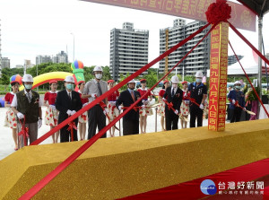 亞東技術學院淡水校區產學合作暨青創中心開工典禮，新北市副市長謝政達、新北市議員林國春、遠東集團董事長徐旭東及校長黃茂全等出席動土儀式（圖／記者黃村杉攝）