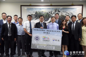 南投縣府媒合暨大與新明綠能公司簽訂綠能屋頂計畫。（縣府提供）