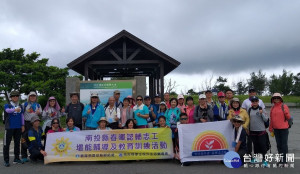 南投雲林校外會春暉志工共同辦活動交流。（南投校外會提供）