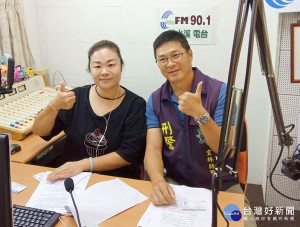 北港分局偵查隊長鄧家福與濁水溪電台主持人李季音，針對青春專案執行及重要警政工作進行解說，與聽眾朋友渡過愉快的午間時光。