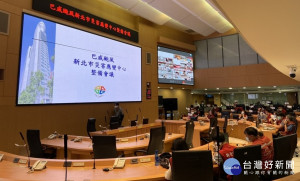 指揮官侯友宜市長於下午2時至災害應變中心了解颱風動態
