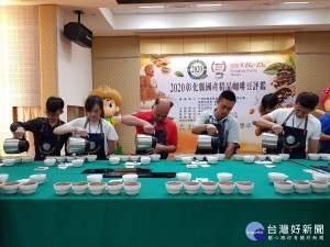 2020彰化縣國產精品咖啡豆評鑑，杯測評鑑初賽（注水）。