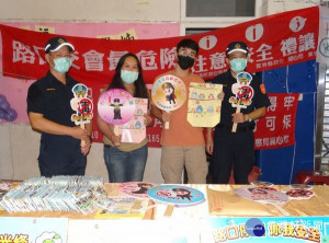 臺西警分局配合雲林縣政說明會執行交通疏導及防竊勤務，亦特別針對鄉親進行各項警政宣導工作，共同營造安居家園。