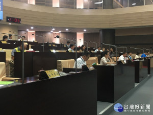 南投縣議會臨時會閉會。（記者扶小萍攝）