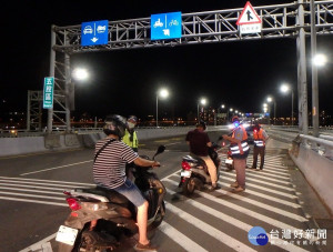 蘆洲監理站與新北市警局合作，在新北市多個據點執行攔檢，尤其針對飆車族經常出沒的區域，不定期對重點路段加強夜間路檢聯稽