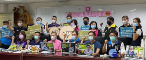 新北市議會國民黨團書記長周勝考、議長蔣根煌、黨部主委黃志雄等31日邀林國春、蔡健棠等多位黨籍議員舉行記者會 （記者黃村杉攝）