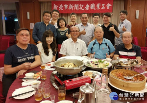 教育部林常次、中興工程陳董事長、新濠建設蔡董事長、民政局柯局長、勞工局陳局長、教育局張局長、立委羅致政、議員何博文、劉美芳、蔡健棠、板橋區長范姜坤火、台北區監理所長梁郭等到場給予記者工會滿滿的支持鼓勵