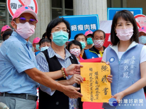 反美豬彰化豬農縣府陳情，醞釀北上總統府抗議。圖／記者鄧富珍攝