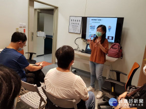 勞工局於板橋身障職業重建中心，首設「視覺就業輔具評估室」，提供視障朋友與身障職業重建專業人員一個完善的輔導評估空間