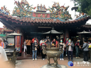 紫南宮提供地方學子學雜費等公益事蹟無數。（記者扶小萍攝）