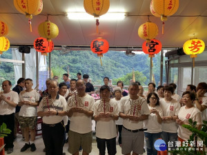 瑤池金母協會理事長張明華、副理事長許進財、魏銖銘、新北市記者工會理事長黃村杉、總幹事林富貴、常務監事葉仁富、理事林紹榮等出席參香禮拜，恭祝瑤池母娘聖誕千秋！