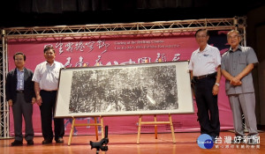 李大師贈文化局一幅竹林畫作典藏。（縣府提供）