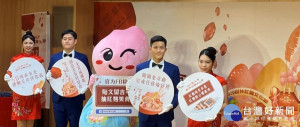 新北市樹林紅麴文化節，今(8日)舉辦宣傳記者會，樹人家商時尚模特兒科同學為現場展示紅麴商品及走秀開啟活動序幕 （記者黃村杉攝）