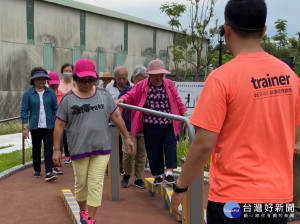 全市安排94處公園，至11月30日止，每天只要前往公園打卡、玩遊戲，就可以得到最多5點健康幣，以及一系列的抽獎