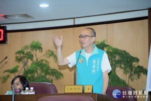 ▲  市議員黃景熙質詢指中央統籌分配款分配不公平，使地方建設受困  。（圖／市議會提供）
