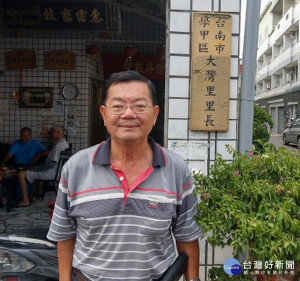 臺南市學甲區大灣里長王登教。