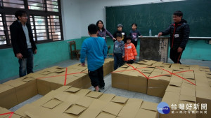 嘉義市建設處將於本周六(9月12日)，在博愛國小辦理遊戲工作坊，邀請60位4-7歲、7-12歲小朋友，表達「我想要什麼樣的遊戲場」／嘉義市府提供