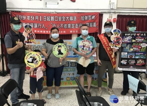 北港警方配合縣政說明會加強「反詐騙、反毒品、反霸凌」等預防犯罪宣導，透過警民密切互動，共創良好的治安環境。