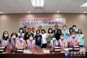 殉職警李承翰的母親張秀珍化小愛為大愛，盼藉此拋磚引玉，引起社會迴響／嘉義市府提供