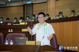 ▲市議員徐景文總質詢，中壢地區的交通瓶頸問題不大，但是難解決，要求交通工程單位努力。（圖／市議會提供）