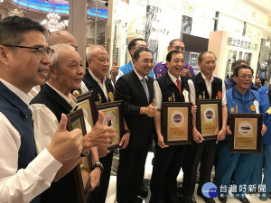 市長侯友宜親自出席頒獎，表彰興辦社會公益事務績優卓越之宗教團體
